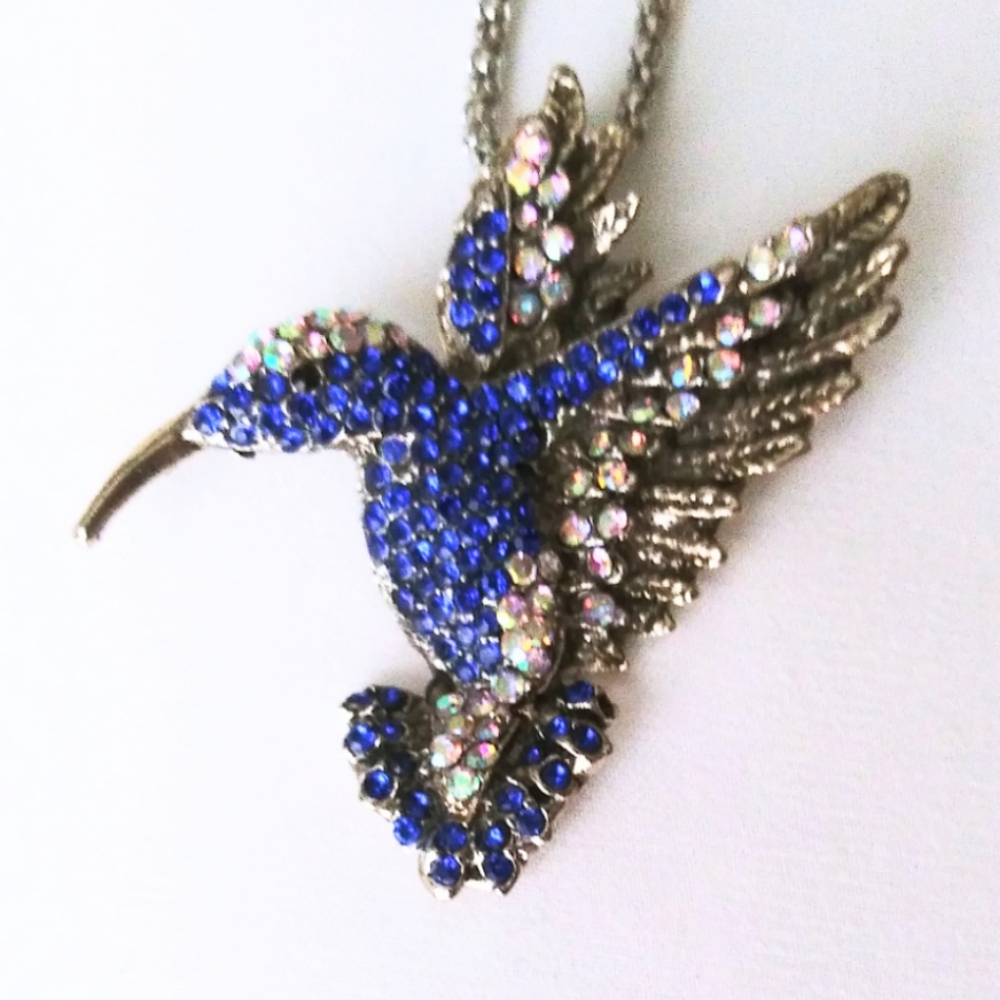 BETSEY JOHNSON PENDANT NECKLACE